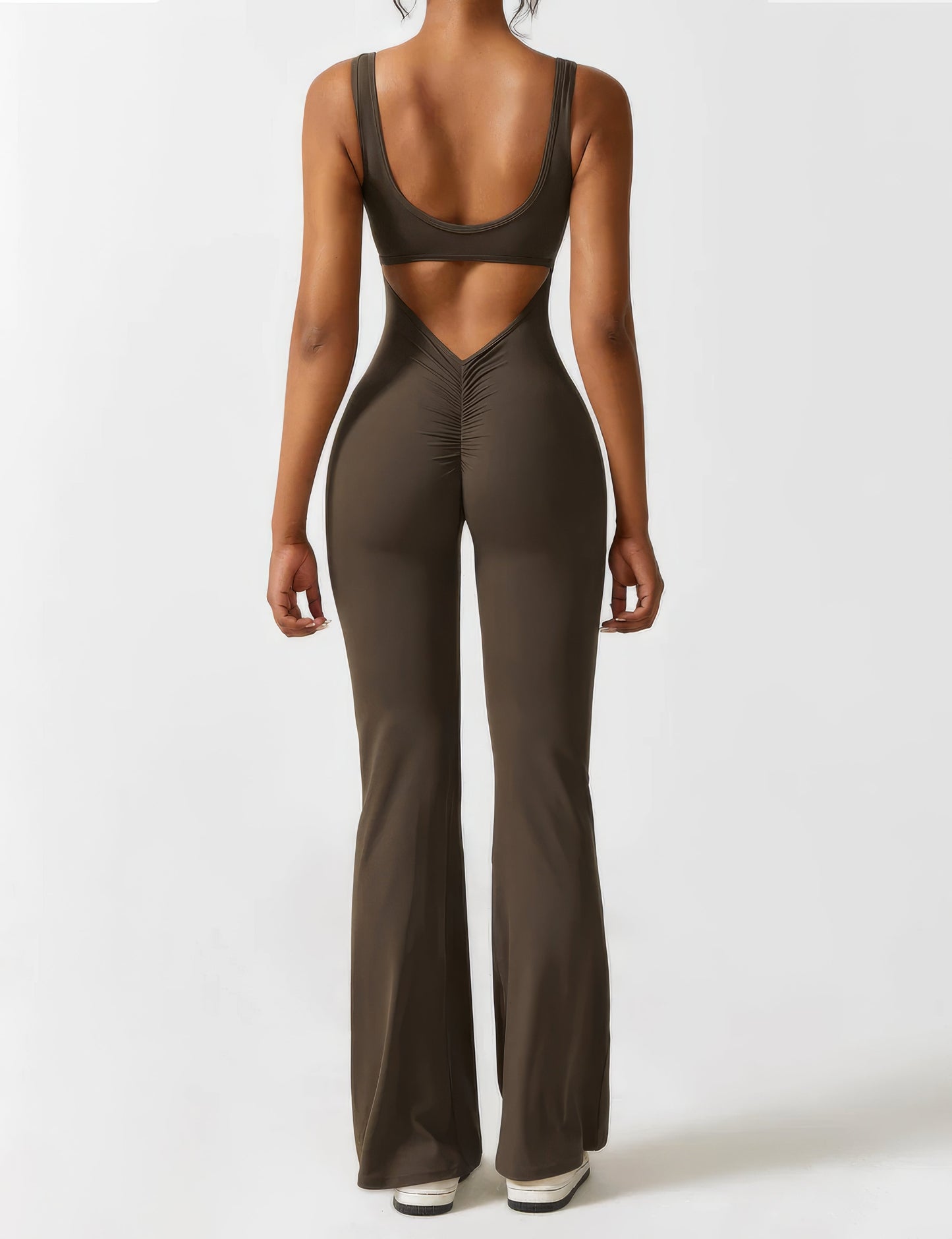 DEMI | AUSGESTELLTER JUMPSUIT MIT V-RÜCKEN