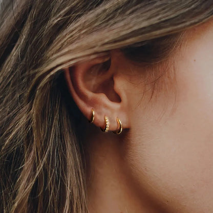 HUGGIES DELUXE EARRING